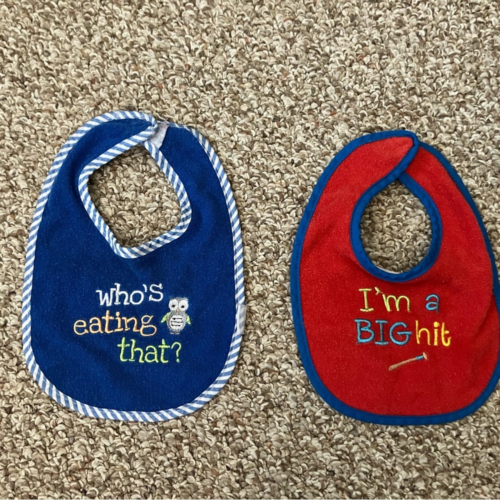 4 baby bibs!